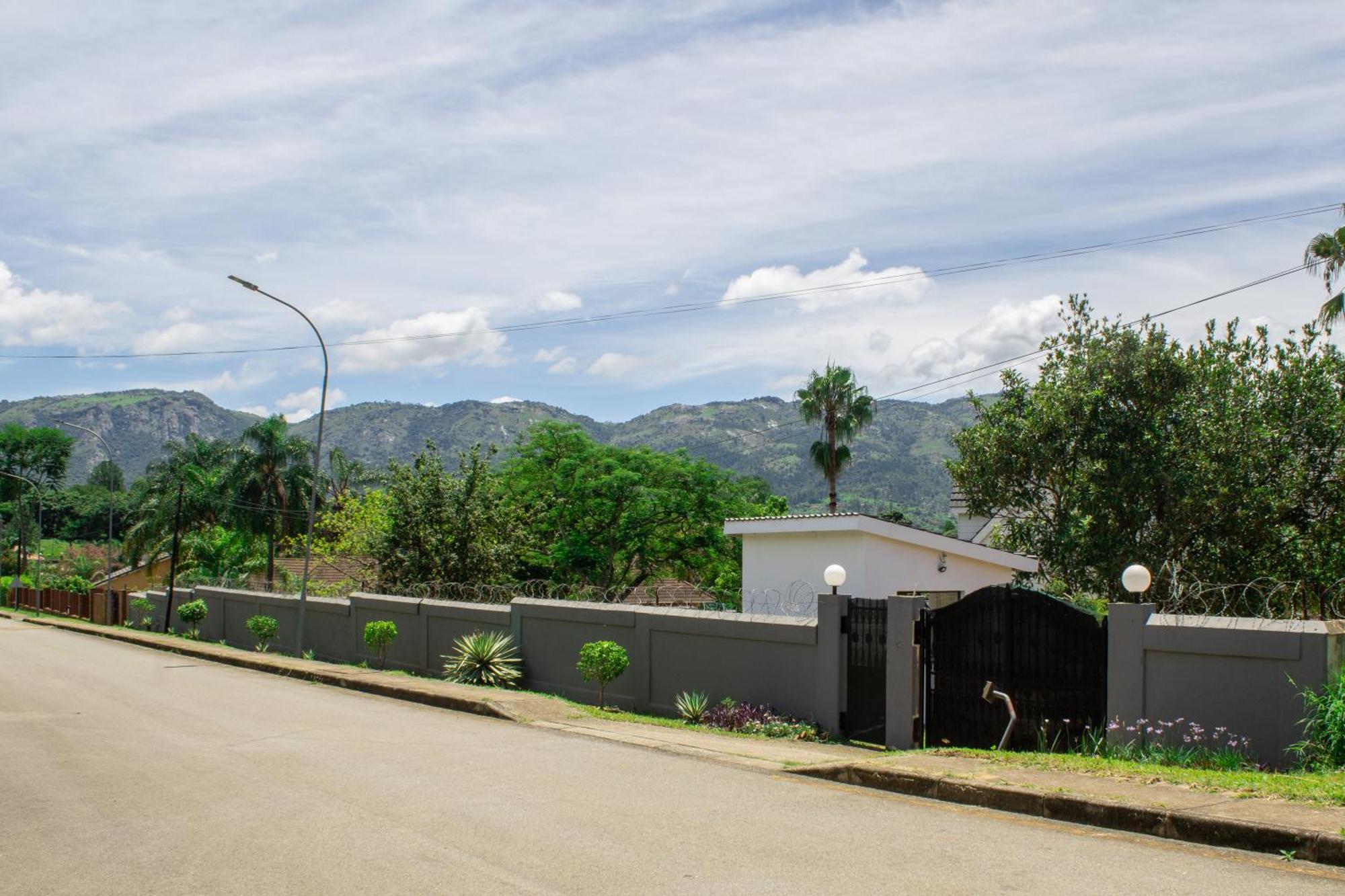 Rehoboth Ezulwini Suites Lobamba Luaran gambar